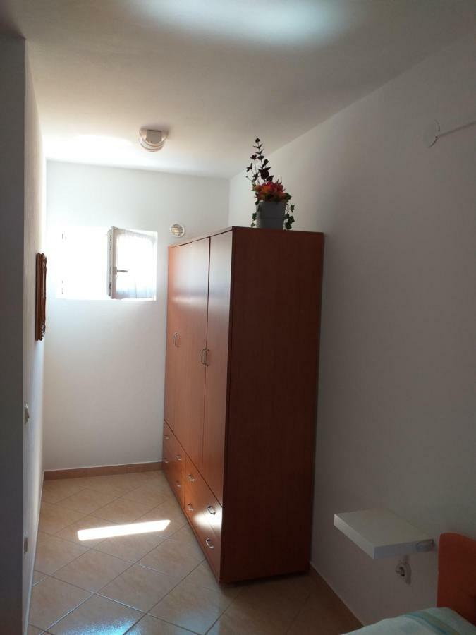 Apartments Vila Ana Vir Exterior photo
